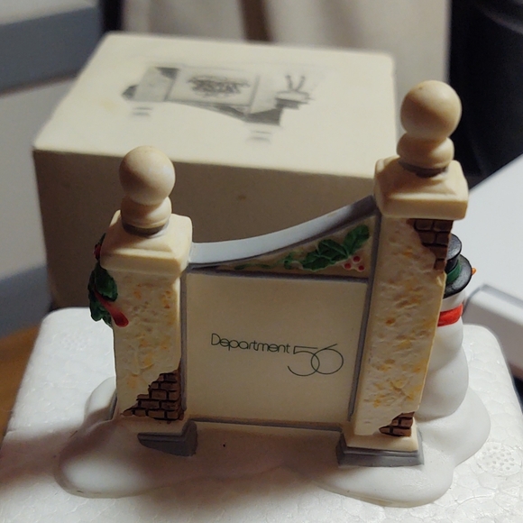 Dept 56 Heritage Village , Village Sign With Snowman, 5572-7 Retired - Picture 3 of 6